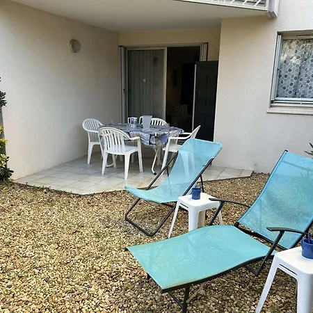 Apartment Deux Pieces Avec Terrasse, Cour Privee Et Piscine - - Fr-1-250-264 *