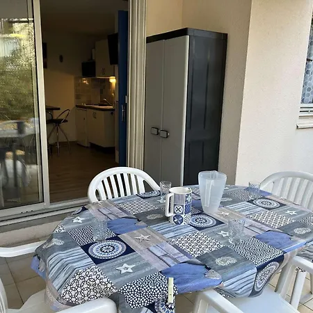 Deux Pieces Avec Terrasse, Cour Privee Et Piscine - - Fr-1-250-264