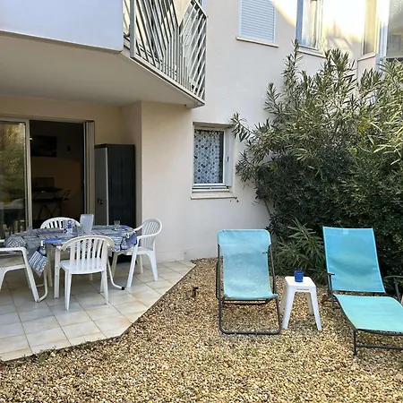 Deux Pieces Avec Terrasse, Cour Privee Et Piscine - - Fr-1-250-264 *