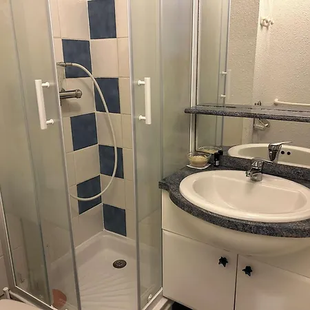 Deux Pieces Avec Terrasse, Cour Privee Et Piscine - - Fr-1-250-264