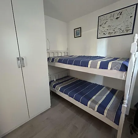 Deux Pieces Avec Terrasse, Cour Privee Et Piscine - - Fr-1-250-264 *