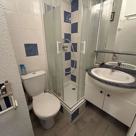 Deux Pièces Avec Terrasse, Cour Privée Et Piscine - - Fr-1-250-264 Appartement Le Grau-du-Roi