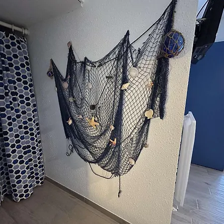 Appartement Deux Pièces Avec Terrasse, Cour Privée Et Piscine - - Fr-1-250-264 *