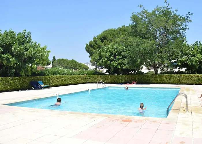Deux Pieces Avec Terrasse, Cour Privee Et Piscine - - Fr-1-250-264 شقة