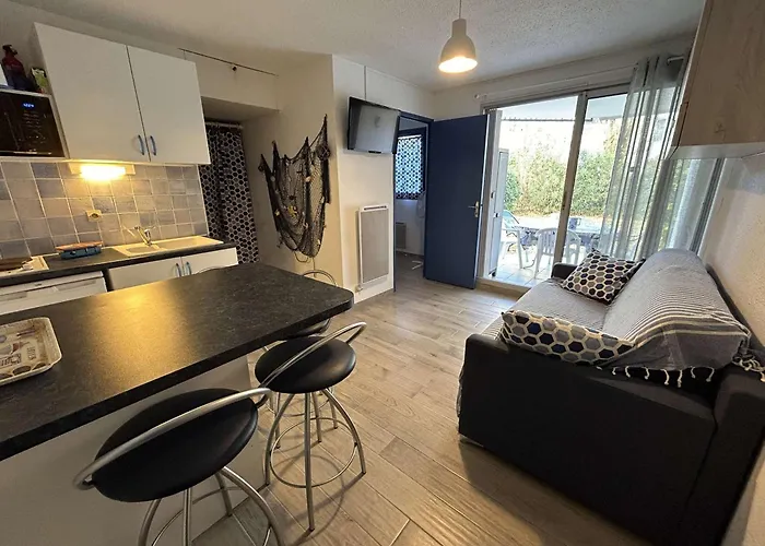 Deux Pieces Avec Terrasse, Cour Privee Et Piscine - - Fr-1-250-264 * لو غراو دو روا